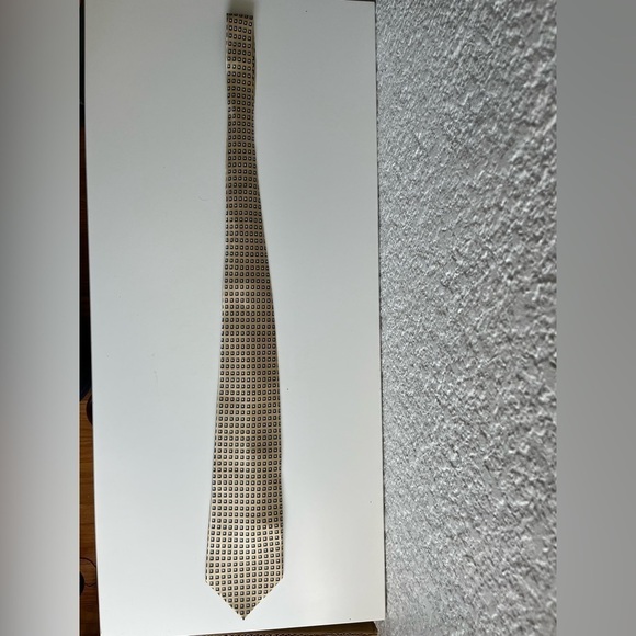 VANDERBILT 100% Silk Necktie Tie Yellow with Blue Square Print - Picture 6 of 8